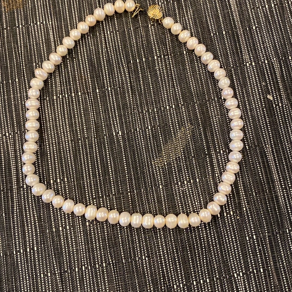 Lovely pearl necklace